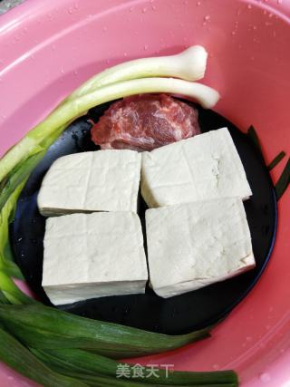 蒜花肉末焖豆腐的做法